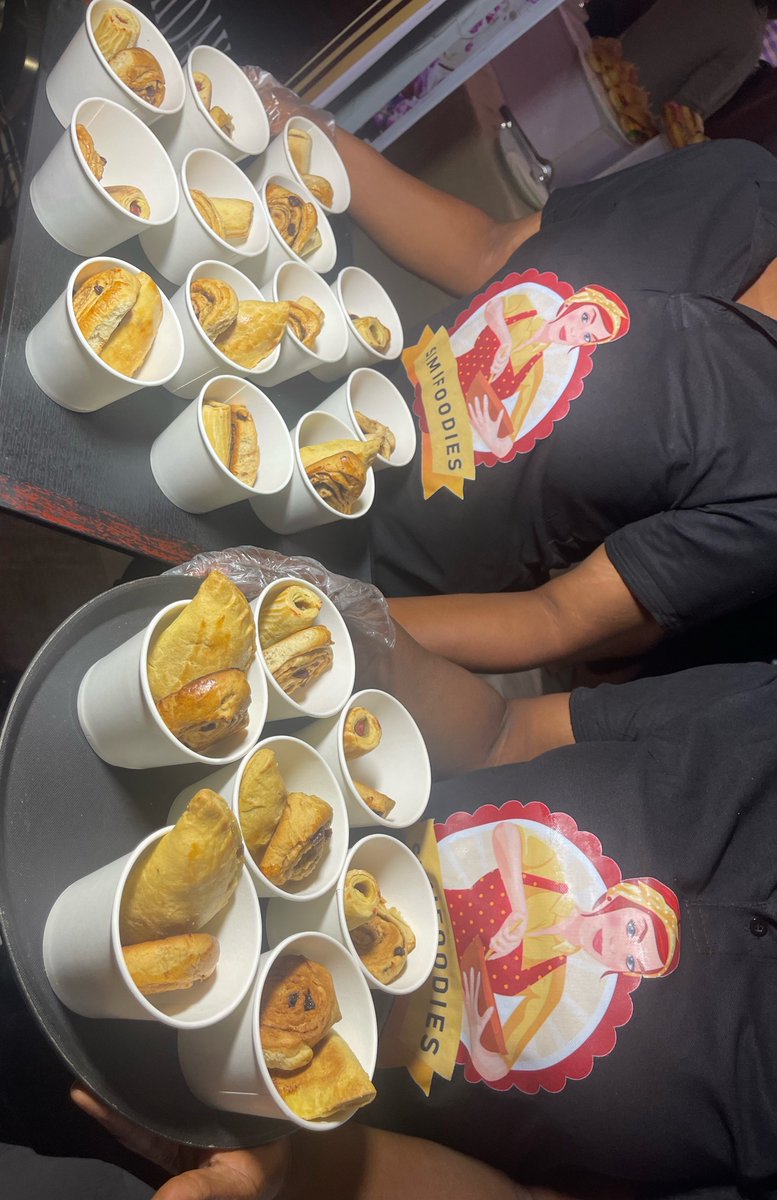 SisiSimifoodies's tweet photo. Hello, I’m a caterer based in Lagos. I specialize in delicious, wellpresented meals for different occasions.
I pay attention to taste, hygiene, and timely delivery, so you can be sure of quality service.
What kind of event or order do you have in mind😁,I’d love to work with you https://t.co/DatgxujaeN