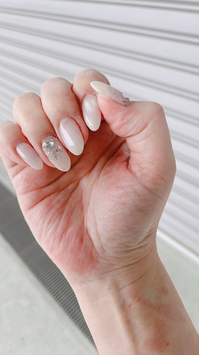 snowsnow1108's tweet photo. ニューネイル💅
#ジェルネイル
#ネイルアート
#一本だけちゅるん https://t.co/b85MFddDyg