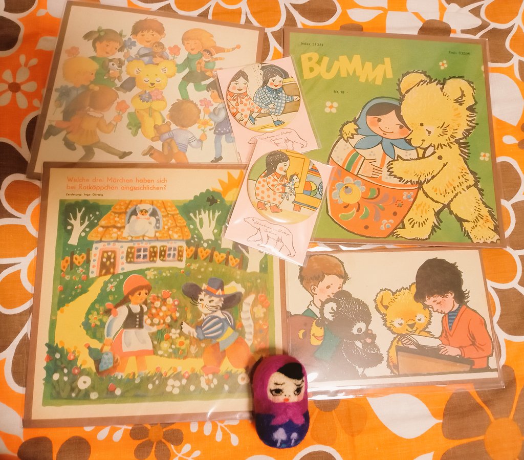 kumohujin's tweet photo. 仙台紙博の想い出🫶
緑青社さんのシュールなマトリョーシカのポストカードとハンコ✨😍
そして！！
@osocchio　さんにもう大興奮✨
挿絵のフレームやバッチがどれも好き！！選ぶの迷ったので、追加購入😆
  @makomotaro さんの日本の神様バッチのおみくじは全部欲しい〰️😂
仙台にまた来て欲しい〰️💕 https://t.co/0JTmkh1lwL