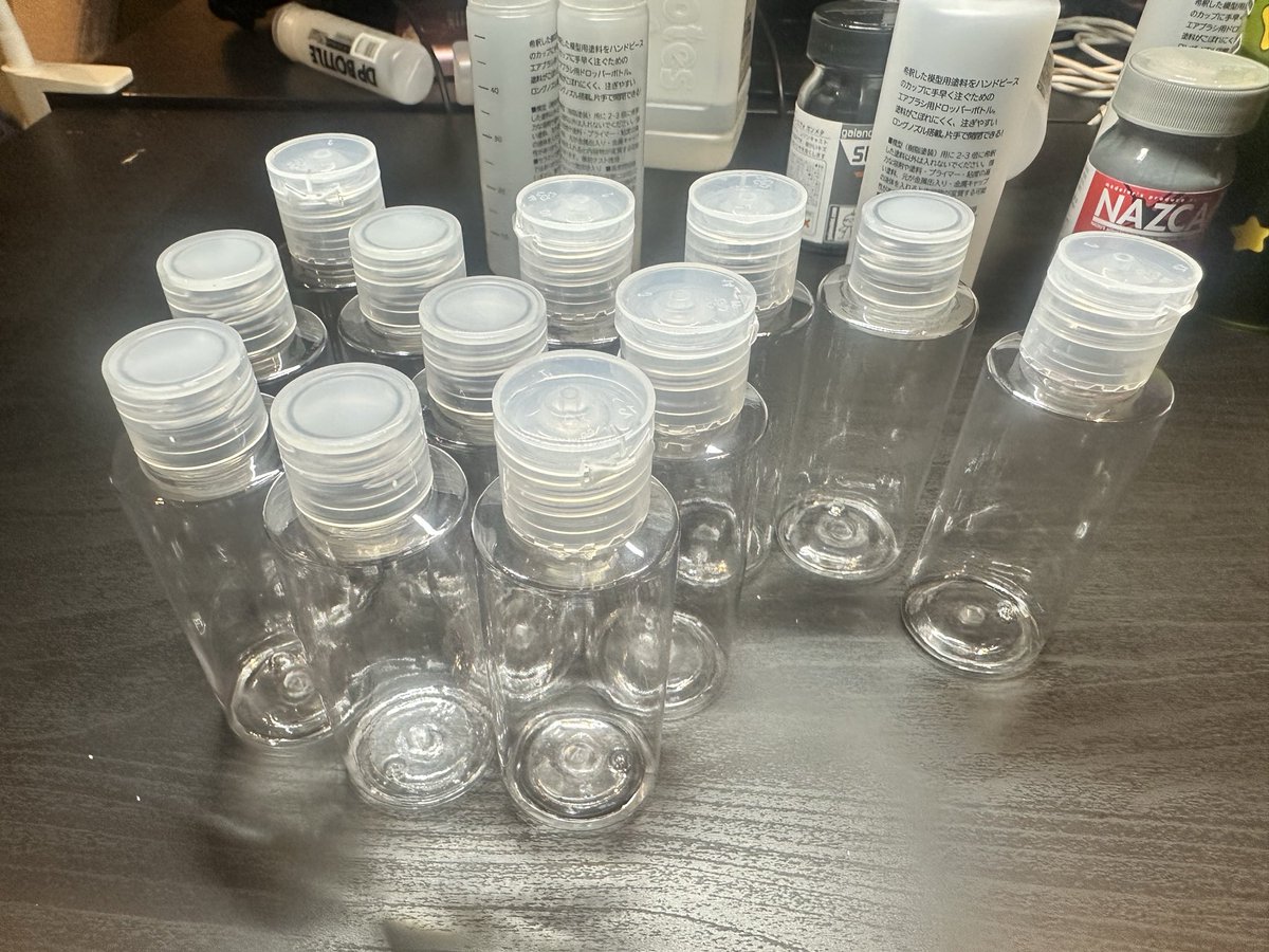 8Tenzin's tweet photo. ダイソーで先日から気になってたコレ、試しに2つ買って入れてみたら案外ドンピシャだった✨

TRF バッグからお引越し。
明日、もう2つ買って来よう。。

問題は使わないボトルだなぁ。耐油では無さそうだし。。

#RC 
#ダンパーオイル https://t.co/jmQLyLkfiK