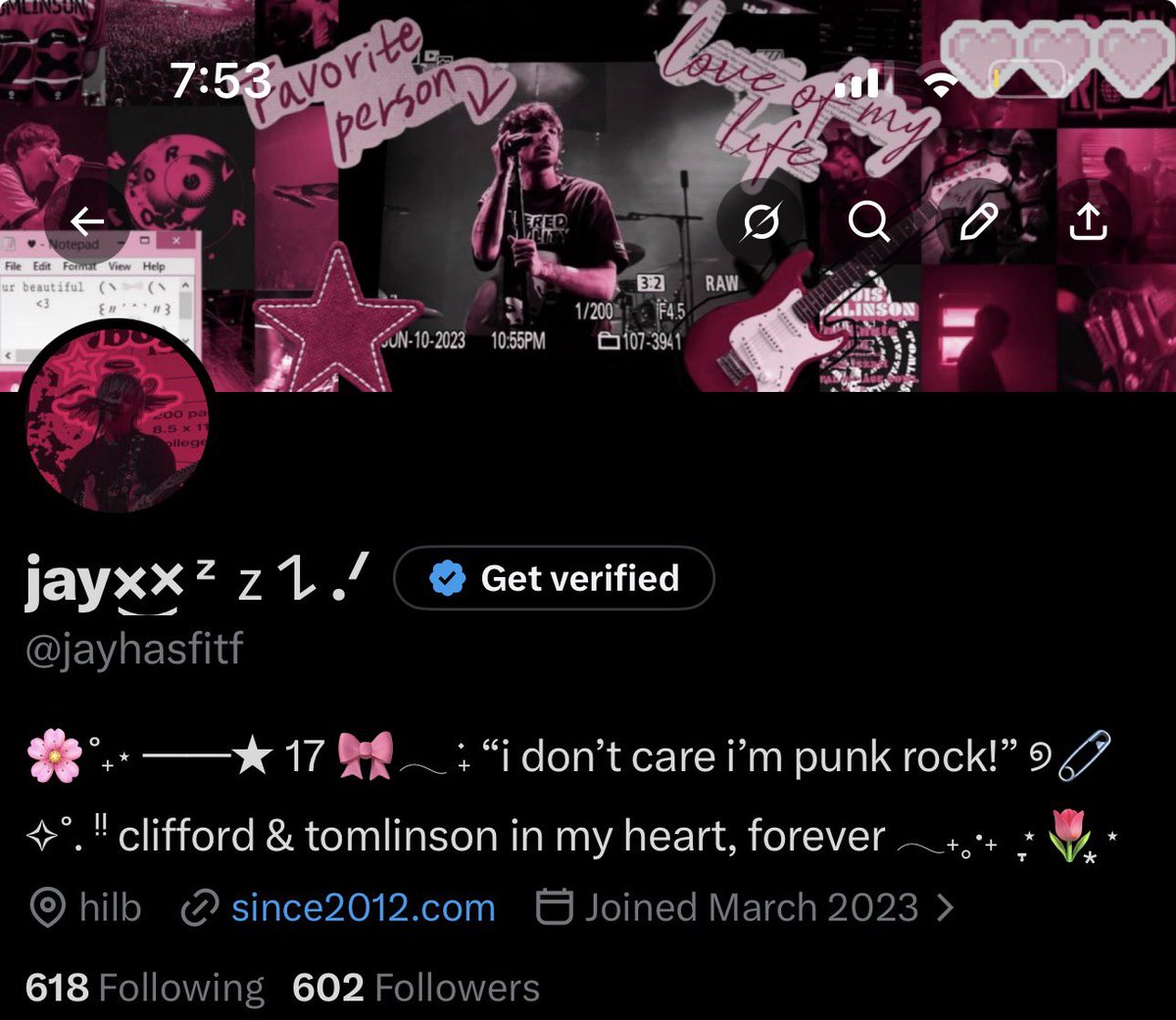jayhasfitf's tweet photo. yay new layout matches my hair!!! btw i was the one with the teal layout.. do we like new layout pls say yes https://t.co/43IDPI3WD5