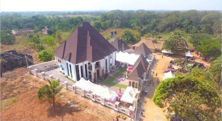 𝔼𝕟𝕟𝕪 tweet media