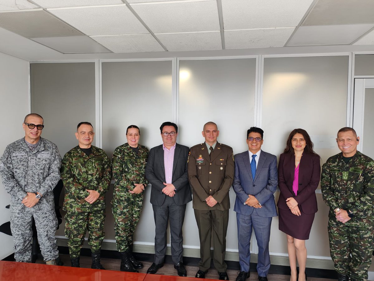 TribunalJPMPCol's tweet photo. Con orgullo institucional, el día de ayer se oficializó la posesión del señor Subcomisario Eldidvey Castro como Relator del Tribunal Superior Militar y Policial.

Le deseamos los mayores éxitos en este nuevo desafío.

#TribunalSuperiorMilitar #JusticiaMilitar https://t.co/2NKE4UnCKB