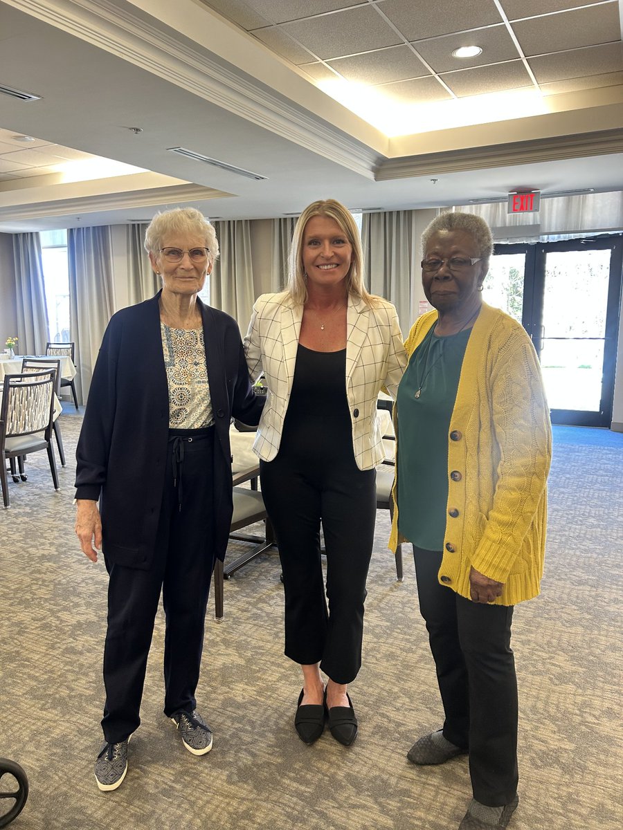 DRPSEastDiv's tweet image. Officers attended Valleylands Oshawa Retirement Living Centre at Bloor &amp;amp; Grandview to talk to residents about fraud awareness.

If you think it may be a scam, call police or 211!

#FraudAwareness
#CanadianAntiFraudCentre
#GrandparentScam
#Phishing
#RomanceScam
#IdentityTheft