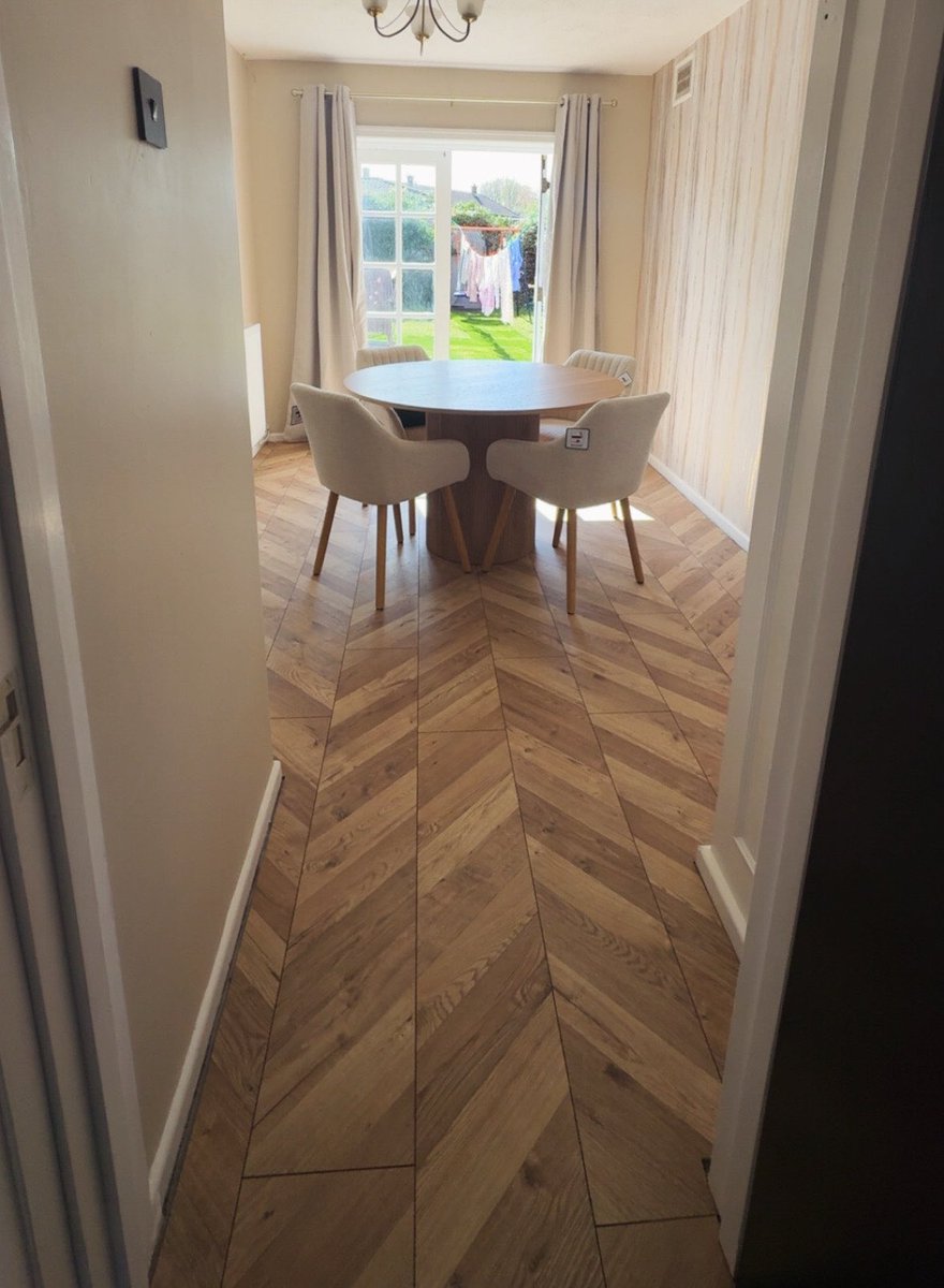 kaitlynnnd1x's tweet image. Before and after👏🏽 just need my accessories now 😍 #homerenovation #renovation #neutraldecor #homedecor