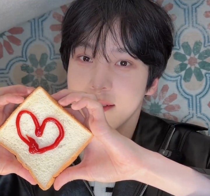 selfolssi ♤ tweet media