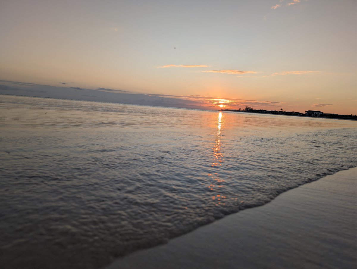 drdrewdown's tweet photo. That Jamaican sunrise though 🔥 https://t.co/AllIszBxkc