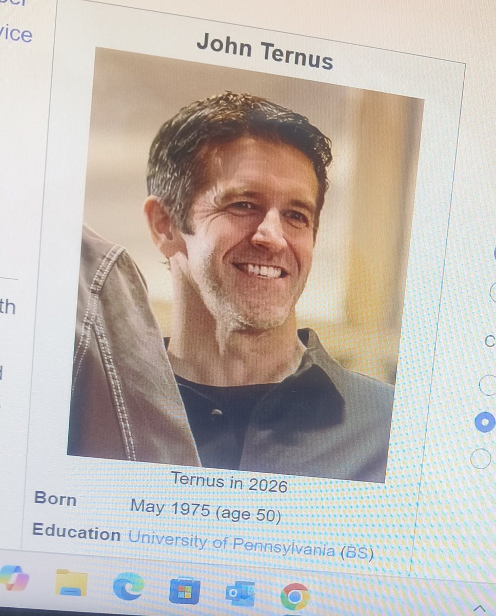 devradheee's tweet photo. This is the LinkedIn profile of Apple's new CEO. @Apple" https://t.co/aaocbCc9Sc