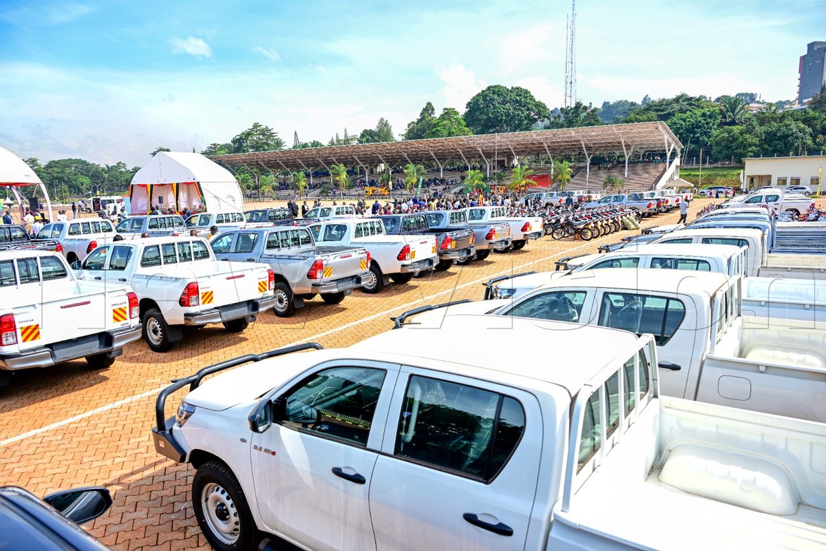 newvisionwire's tweet photo. The Minister of Agriculture, @FrankTumwebazek, noted that it remains a key policy objective of @MAAIF_Uganda to ensure that all extension workers are provided with adequate transport to effectively carry out farm outreach services.

He appealed to all leaders — including MPs, LC5 chairpersons, RDCs, DISOs, councillors and others — to ensure the proper use and accountability of these assets.

He also thanked the @WorldBankGroup for prioritising agriculture in its funding and lending framework, highlighting its role in transforming the sector.

📸 Photos by @kamiriam
#VisionUpdates