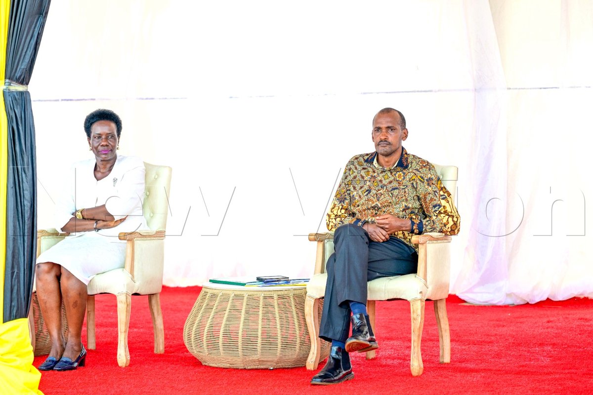 newvisionwire's tweet photo. The Minister of Agriculture, @FrankTumwebazek, noted that it remains a key policy objective of @MAAIF_Uganda to ensure that all extension workers are provided with adequate transport to effectively carry out farm outreach services.

He appealed to all leaders — including MPs, LC5 chairpersons, RDCs, DISOs, councillors and others — to ensure the proper use and accountability of these assets.

He also thanked the @WorldBankGroup for prioritising agriculture in its funding and lending framework, highlighting its role in transforming the sector.

📸 Photos by @kamiriam
#VisionUpdates