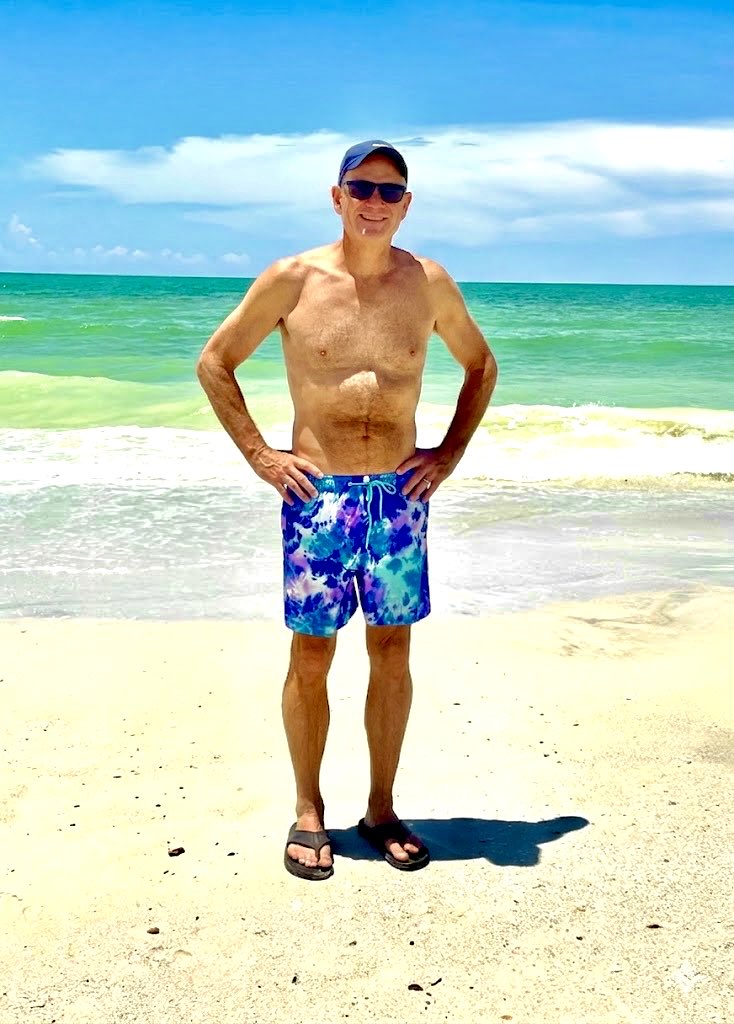michael25961337's tweet image. This was me on my typical beach walk. I made a video of me picking up shells 😂 Hope everyone had an awesome day!

#beach #beachday #maturemen #oldermen #goodvibes #funday