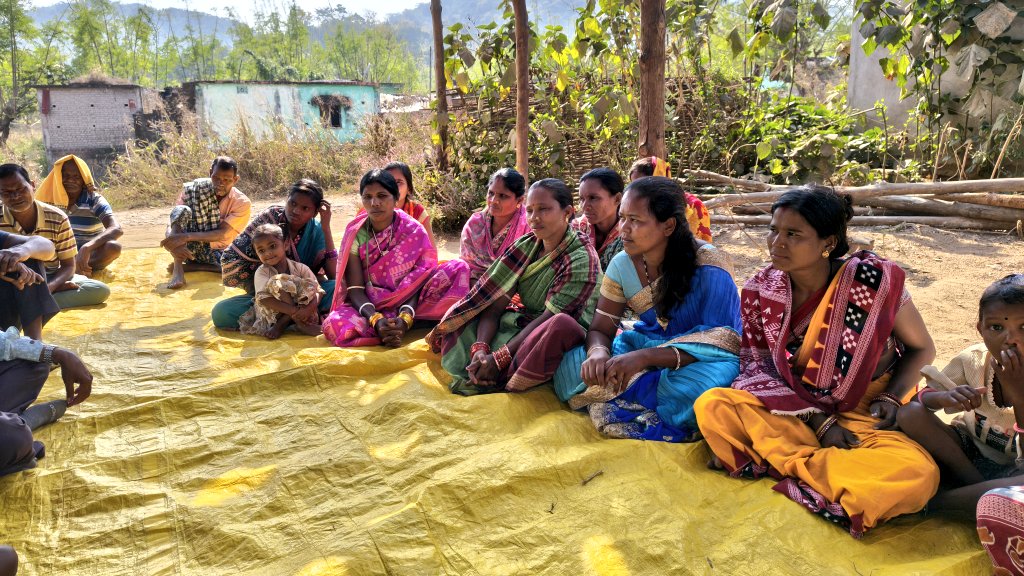 diary_Rural_Kld's tweet image. Visited Gunduri village, Lanjigarh Tahsil, interacted with Particularly Vulnerable Tribal Groups communities, and discussed IFR/CFR/CFRR rights under the Forest Rights Act, 2006, and socio-economic development through convergence of government schemes.#TribalRights #FRA