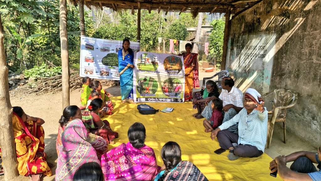 diary_Rural_Kld's tweet image. Visited Gunduri village, Lanjigarh Tahsil, interacted with Particularly Vulnerable Tribal Groups communities, and discussed IFR/CFR/CFRR rights under the Forest Rights Act, 2006, and socio-economic development through convergence of government schemes.#TribalRights #FRA