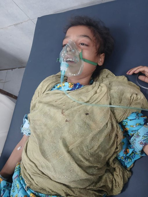 AnayaZehra4's tweet photo. Sadiqabad to Karachi. Two Christian sisters, 8 and 14, were taken. Zarish survived. Muqaddas died in a Karachi ICU from injuries of sexual abuse!

This is Sindh. This is our soil. 

1/2 @BalochHafeez201 @Gorgeous_2405 @Akifnoor804 
#SaveMinorities #Sindh https://t.co/QsGH1dlCVn