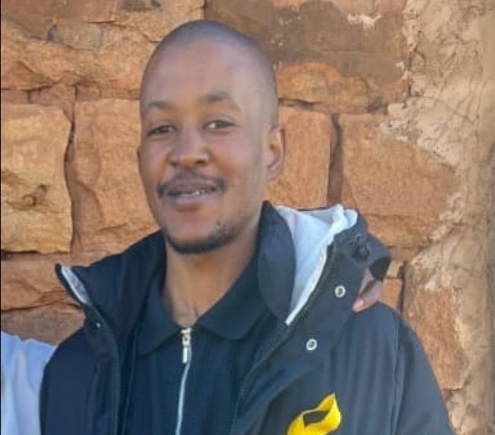 _yoyoyoli's tweet image. Please can you help us find our brother. He was last seen on 18 April in BramfisherVille, Phase 2, Johannesburg #missingperson #madlangacommision