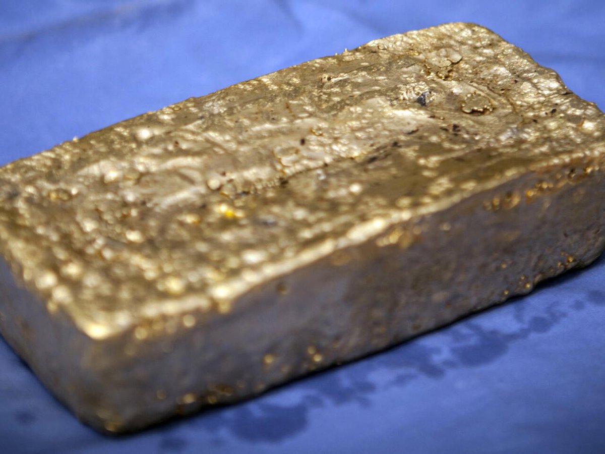 de_la8183's tweet image. La Côte d’Ivoire face à un lourd manque à gagner lié à l’or illégal ⛏️
Le pays perdrait plus de 7 milliards d’euros, avec environ 142 tonnes d’#or échappant aux circuits officiels.Les autorités renforcent les contrôles et multiplient les opérations contre l’exploitation illégale