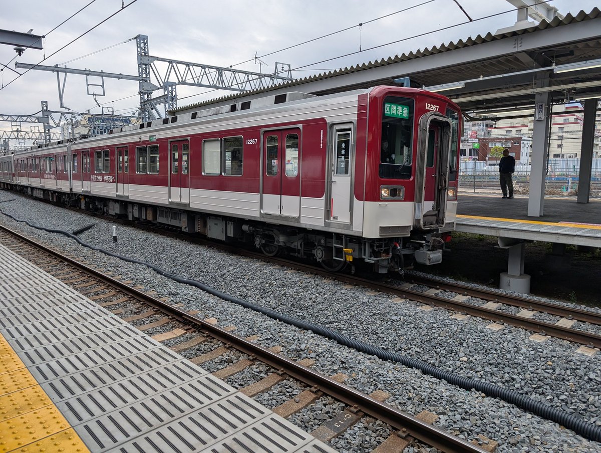 tojo8504's tweet photo. 仕事帰りに。
人を避けて歩きながら撮ったから、画角がおかしいけど。 https://t.co/1wwHS37jtN