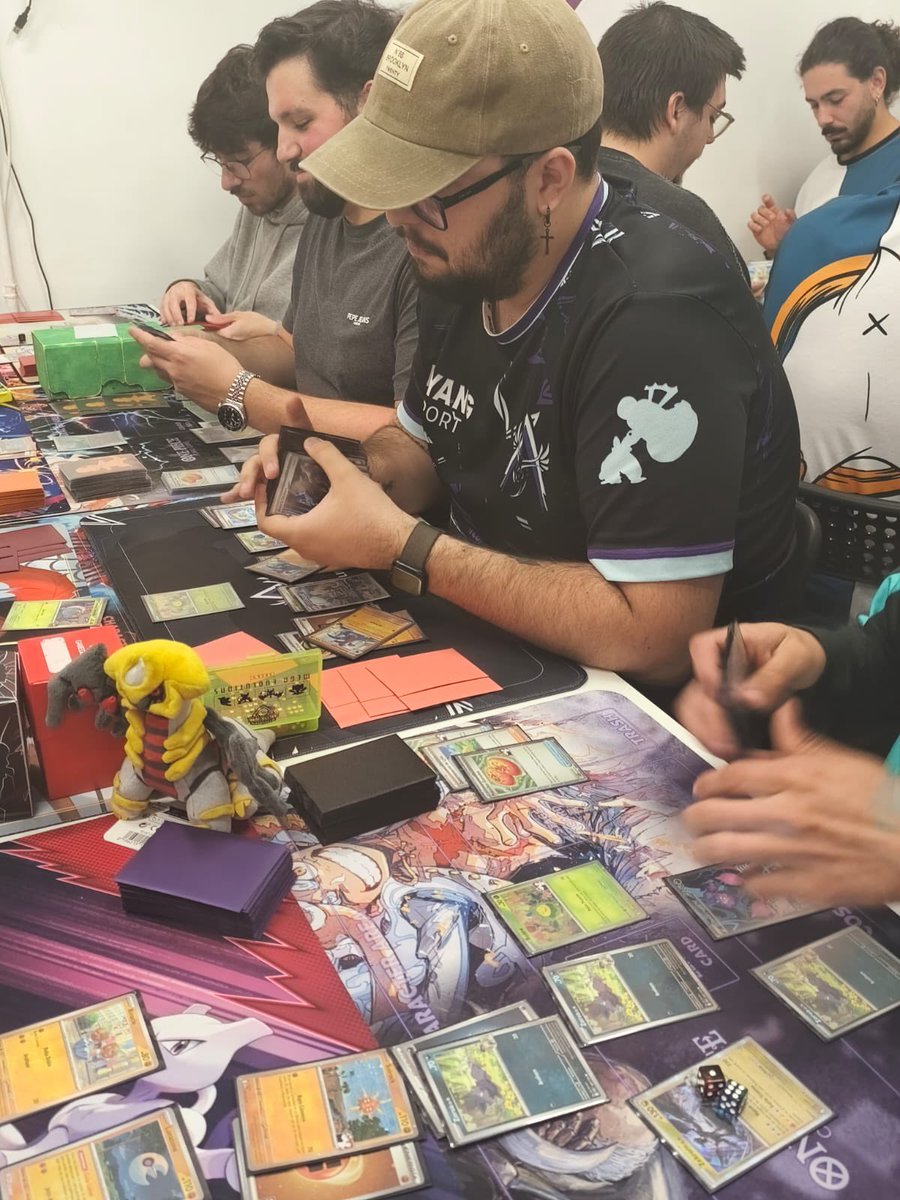 IslaRemolinoTCG's tweet photo. Nos llevamos el Challenge de Multiverso en el día de ayer !

Nuestro remolino @aleerguez_ se coronó campeón con su lista de Garchomp , consiguiendo un 5-0 🙌🏻.

Muy de cerca lo siguió la Zoroark de @Ivancdt7 con un gran 4-1 🫡

GGWP a todos! 

#IRL 🌪️⚡️ https://t.co/NCC5Ozpzxo