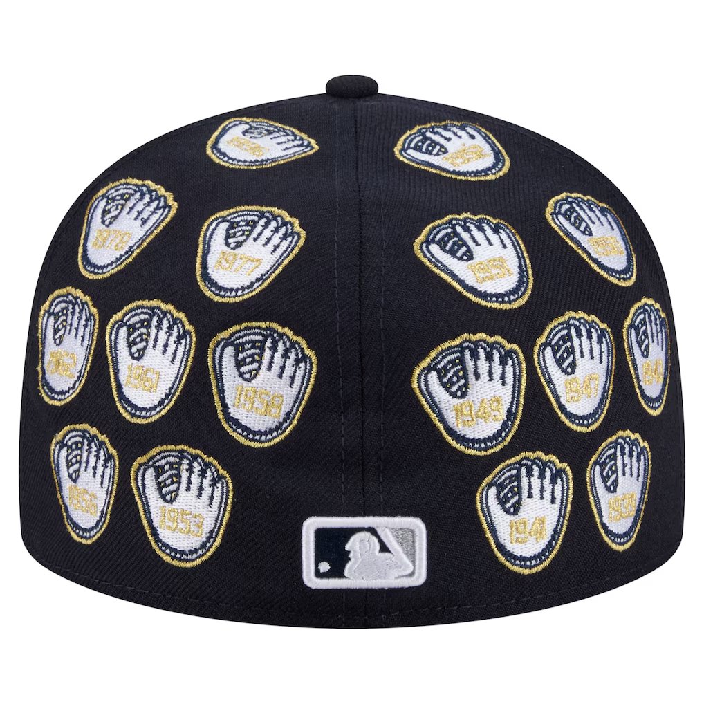 nut_history's tweet image. Now #Yankees fans don't need to tell anyone how many championships the team has won - they can just point to their hat.