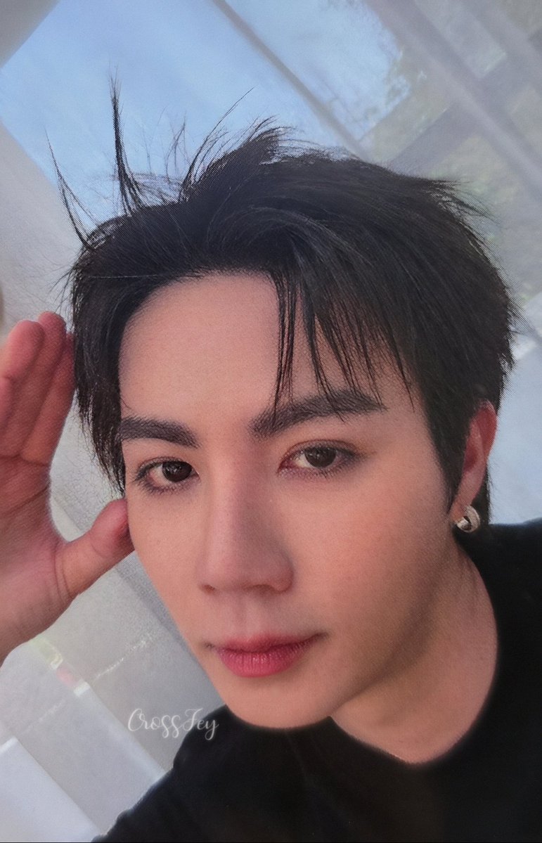 fey_cross tweet media