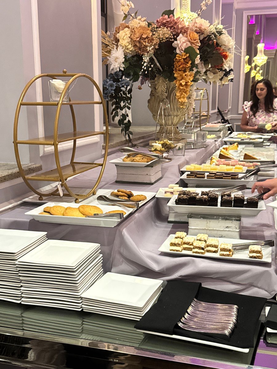 Bookminders's tweet photo. Sneakers and cocktails for a great cause! Accountant Amaya Green attended the Girls on the Run Philadelphia Sneaker Soiree, supporting an organization dedicated to empowering young girls through life skill development and physical activity. 

#SneakerSoiree https://t.co/t8GHAXOgZb