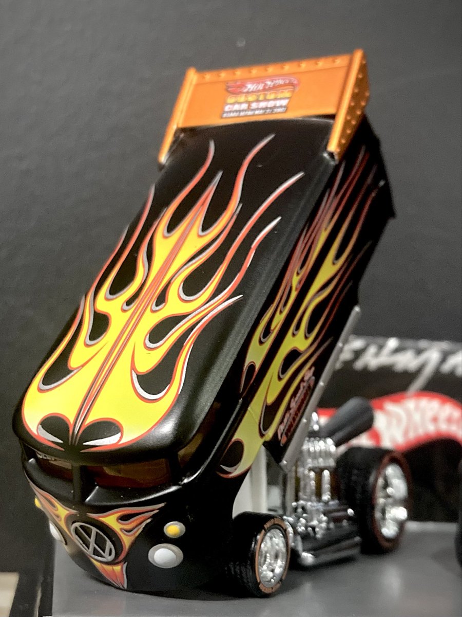 TWINMILL17's tweet image. VW Drag Bus
2007 HW Custom Car Show JPN

Japan conventionモデルの名作のひとつ。
2007年の2car set。

もう1セット入手しとけば良かったな😅
あと、青モデル💙も😅

やはり、BUSの方が人気なのかな？
こちらもトラックに負けず劣らず、カッケーですよねー🧡🖤

#hotwheels #ホットウィール #VWBUS