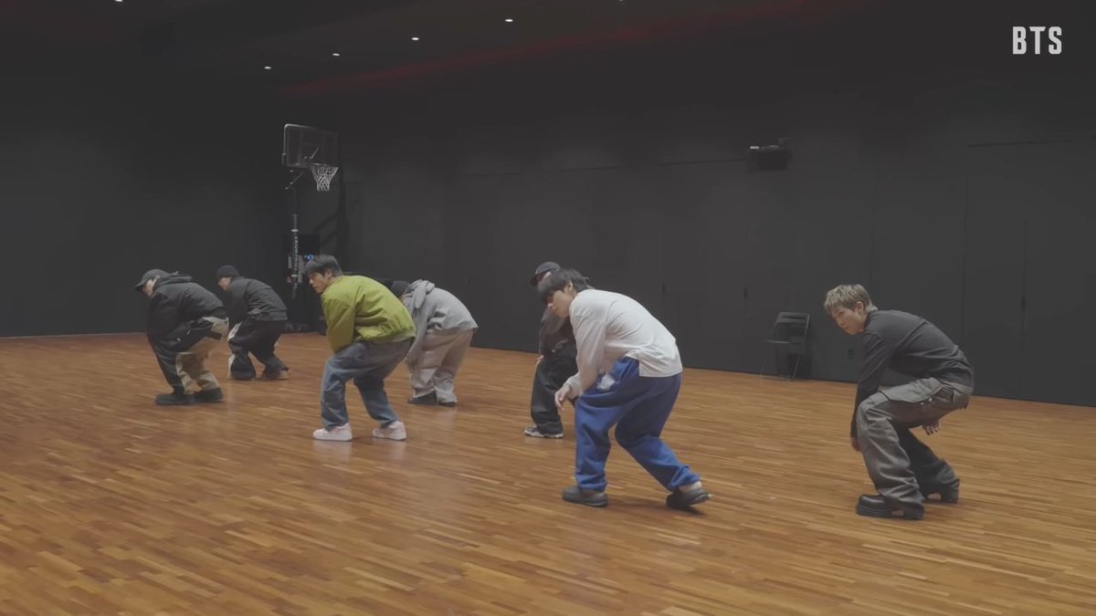 いつも思うことだけど、私たちが見るコンテンツとしてのダンスプラクティス動画は、概ねダンスが形になった状態から始まるじゃないですか
サラリと7人で動きを揃える、そこに行き着くまでのそれぞれの「プラクティス」がそれ以前にあるわけで、それにかけた膨大な時間や努力を想うと一層尊敬の念が増す