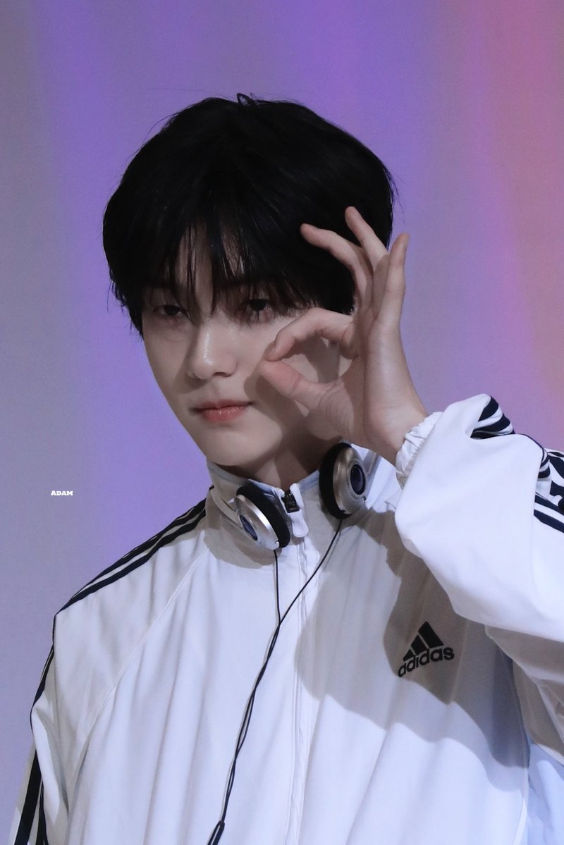 Adam_1205 tweet media