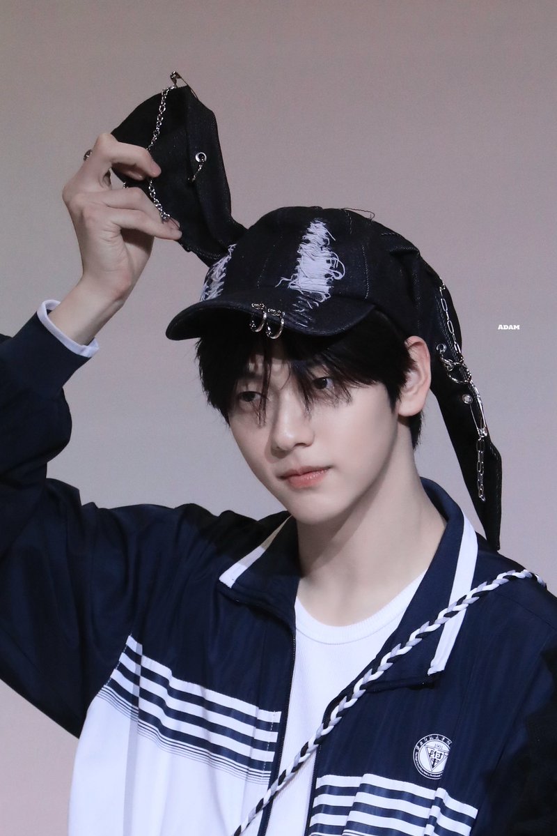 Adam_1205 tweet media