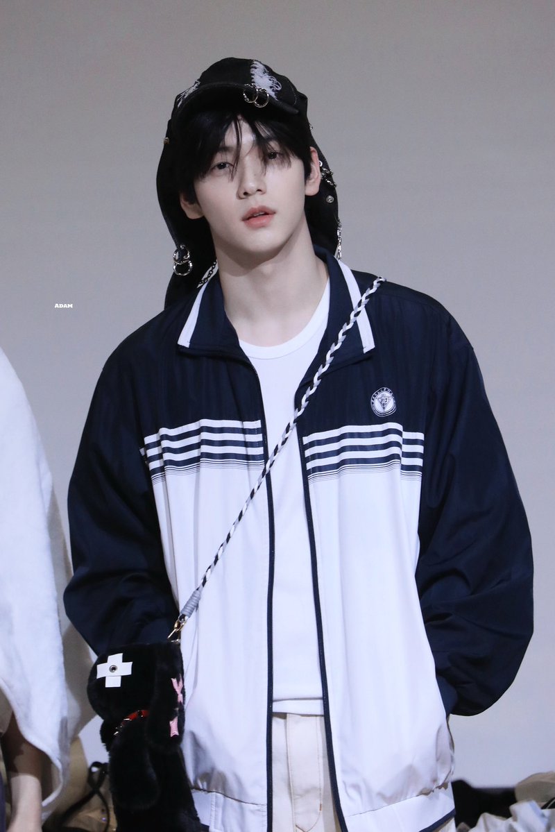 Adam_1205 tweet media