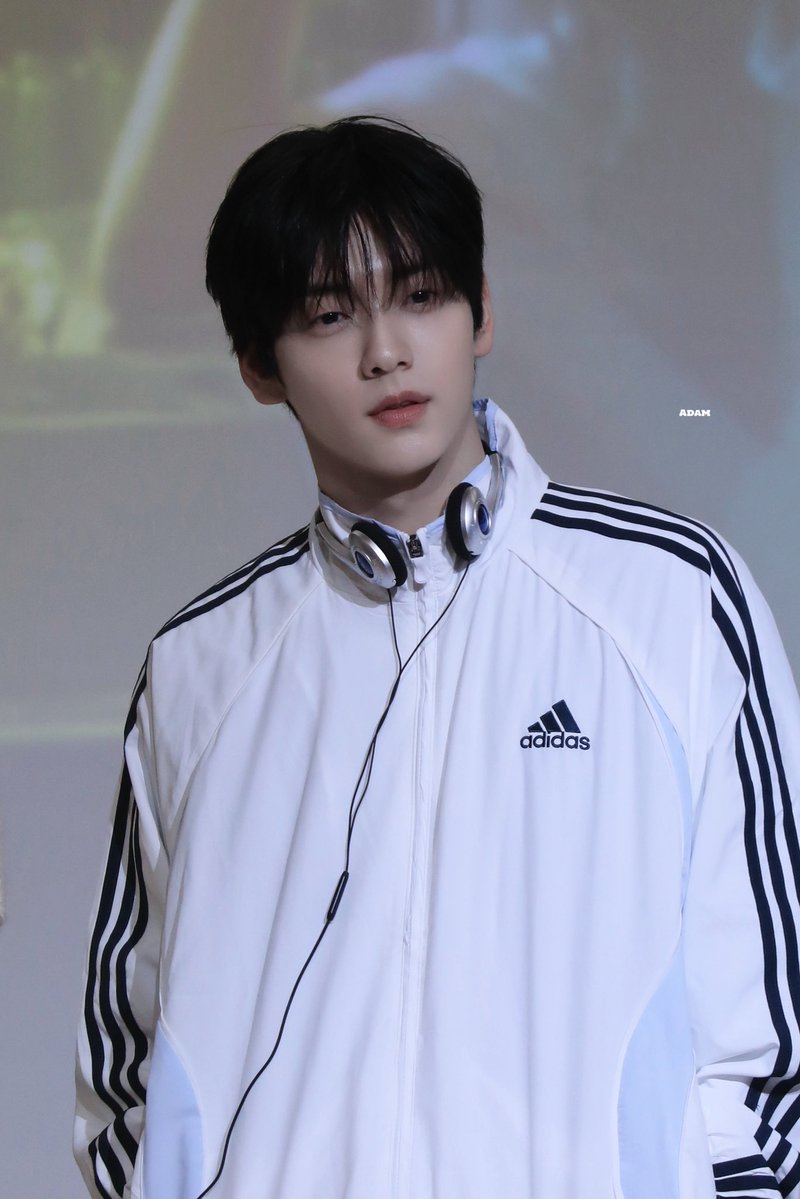 Adam_1205 tweet media