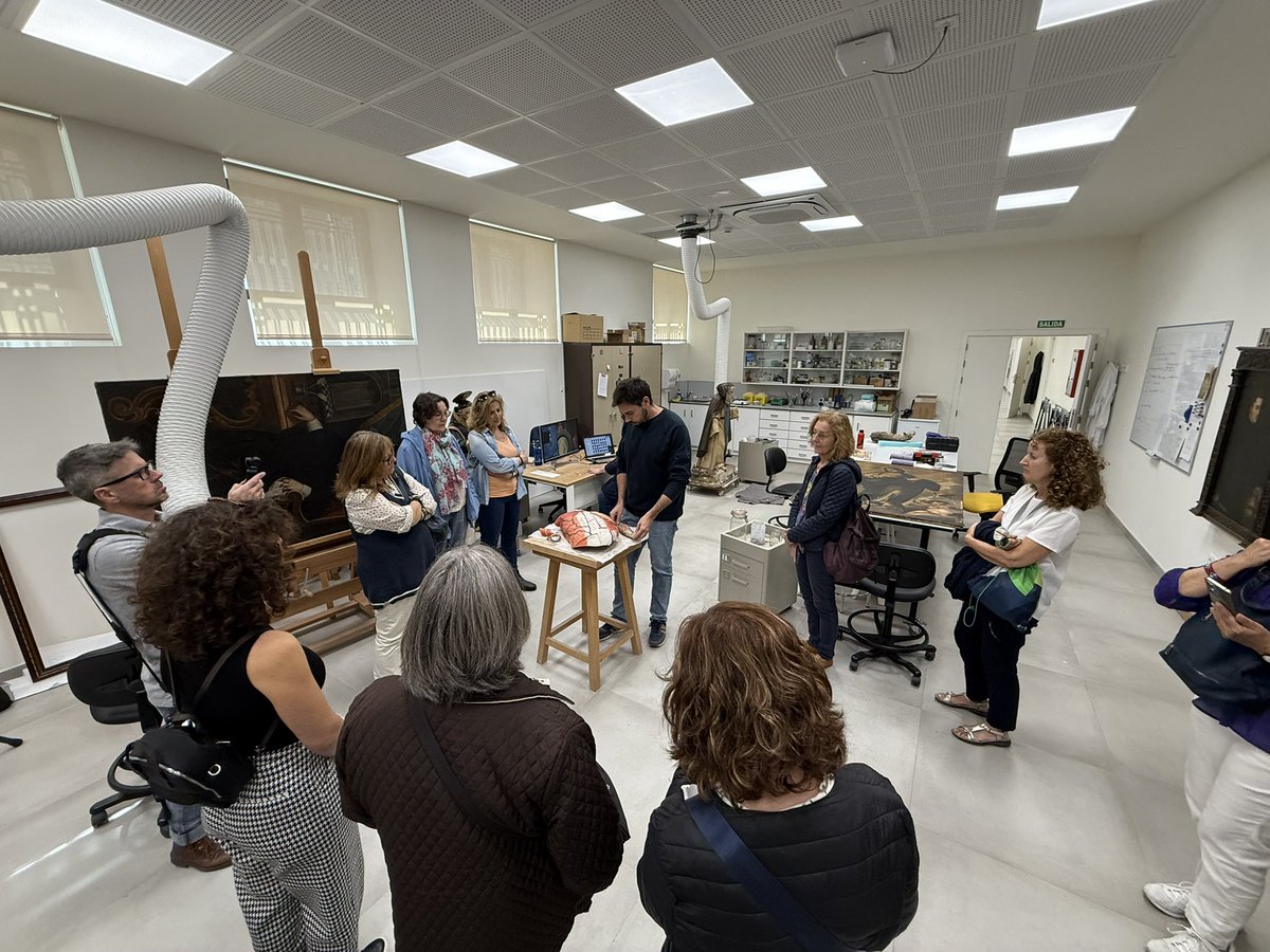 UGRdivulga's tweet photo. #DesgranandoFEST Las artes escénicas al servicio de la divulgación científica en el MUSAL @Patrimonio_UGR

#HOY La obra «Y tenía corazón» de Simonet (1890) ha inspirado esta acción, interpretada por el Grupo de Teatro @CanalUGR 🫀

Programa completo en: 
https://t.co/mGLfoJw5IO https://t.co/tbtIplvQSf
