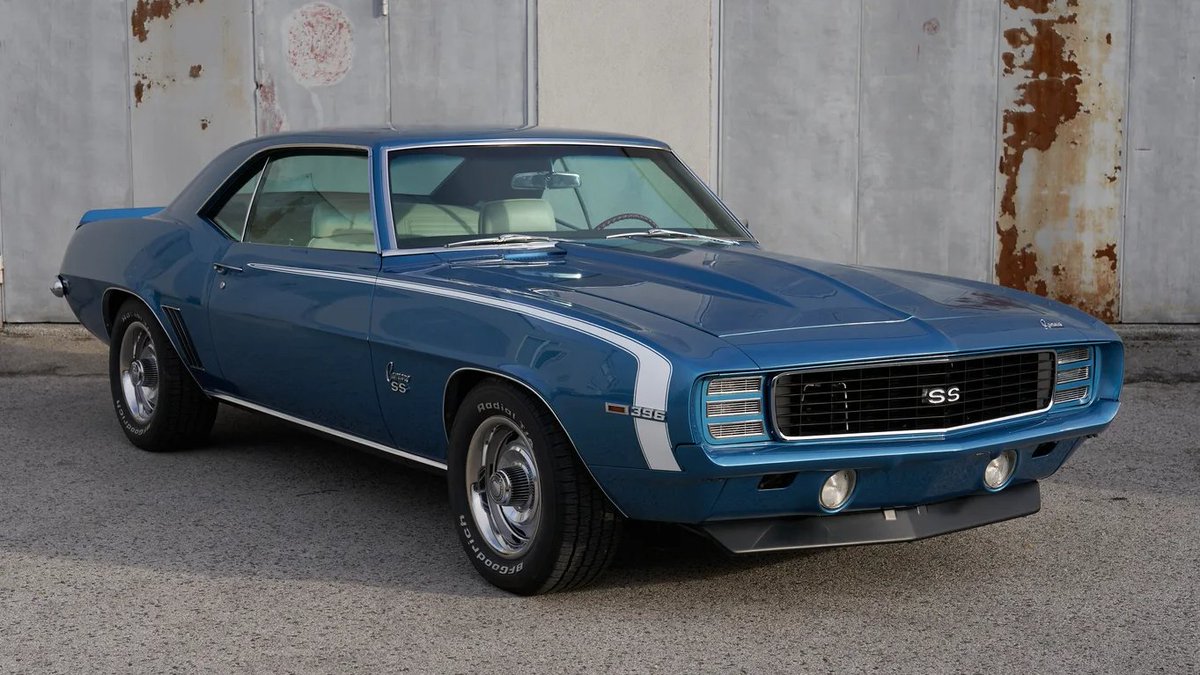 67gta390's tweet image. #TuesdayThoughts 🤔
FUN FACT:
For 1969, Chevrolet offered the Z/28 option with a 302 290hp as the only engine. If you ordered the SS or RS/SS option you could get a L48 350 300hp, L35 396 325hp, L34 396 350hp, L78 396 375hp &amp;amp; the L89 396 375hp aluminum head option, but no 302
