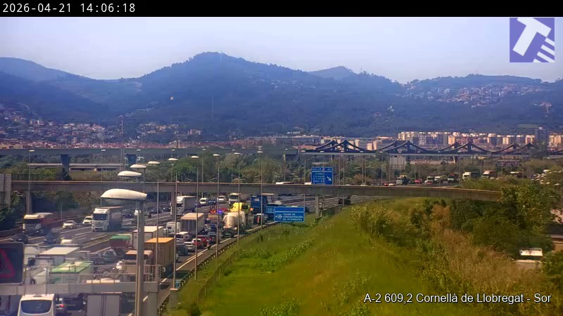transit's tweet image. 🔴 Dos carrils tallats per un #accident a l'A-2 a Cornellà de Llobregat cap a Lleida. Hi ha 1,5 km de lentitud
