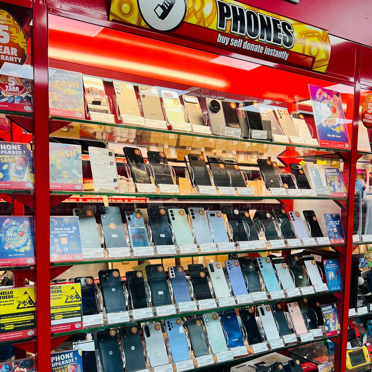TemplarsSquare's tweet image. Give tech a second life 📱

Buying pre-doesn’t just save money, it helps cut down on electronic waste too.

@CEX is packed with refurbished phones, gadgets and more, so you can upgrade without the environmental impact.

#EarthDay #SustainableTech #SecondHand #TemplarsSquare