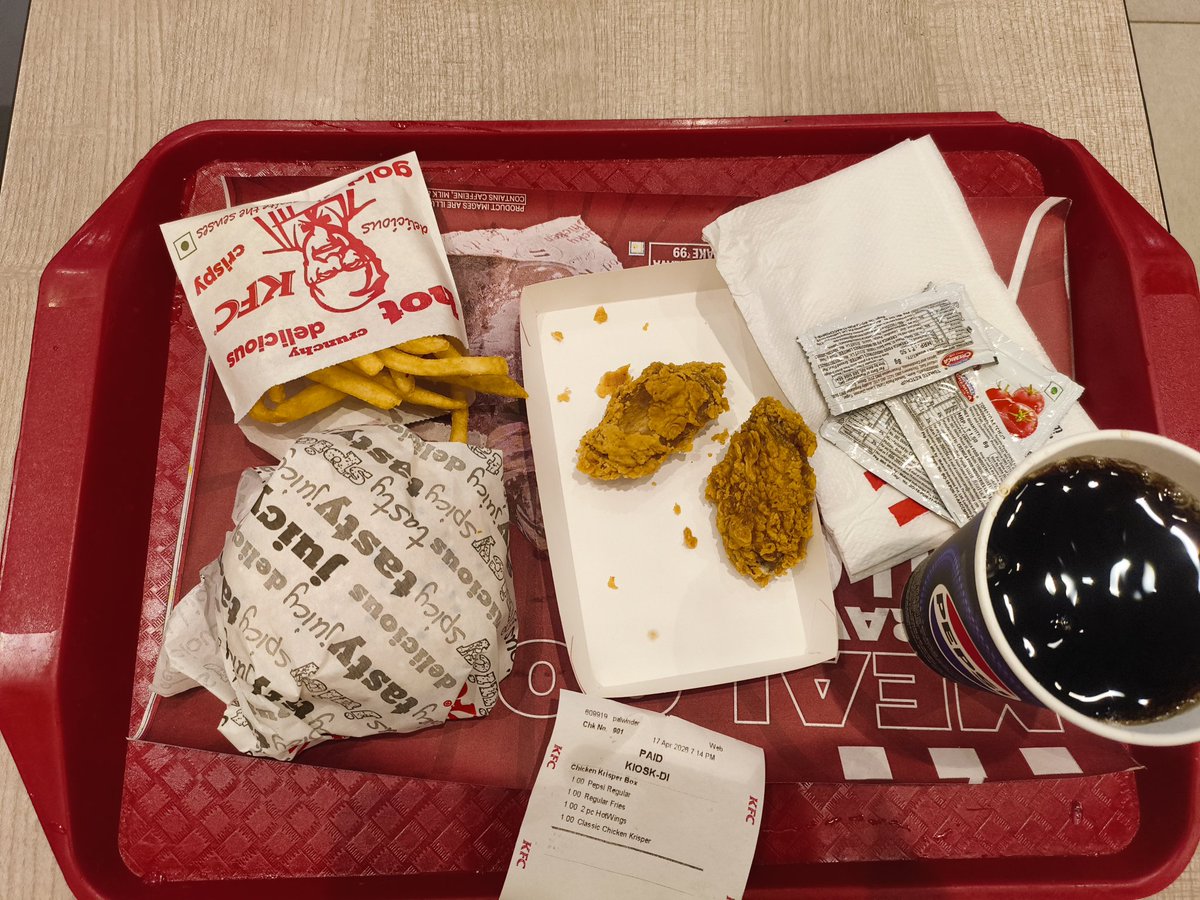 SumitAr74530396's tweet photo. Hey @KFC_India, Was told straws were "out of stock". A cold drink without a straw ruins the meal! This is the 2nd time this has happened, and my 1st complaint was totally ignored. I expect a complimentary meal for this repeated poor service. Pls DM! #KFCIndia #CustomerService https://t.co/m8W2qKOdRq