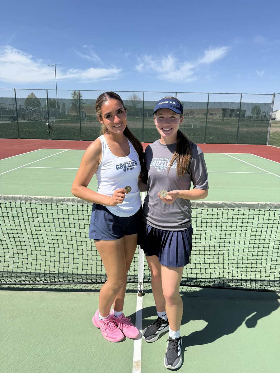 LSBTennis1's tweet image. Congratulations to the following medalists at the Gretna Invite yesterday!
Addy 2nd 1 Singles
Elsa 1st 2 Singles
Reese/Addison 4th 1 Doubles
Jayda/Sophia 1st 2 Doubles
#teameffort!