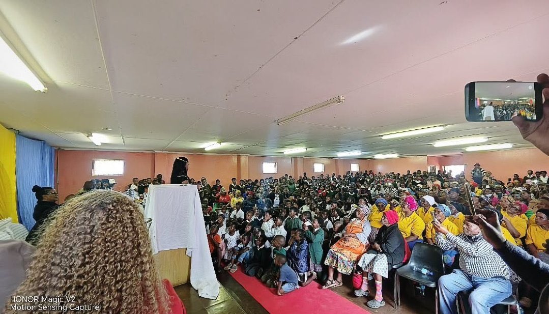 yolie6069's tweet photo. Liema is the first Bbm HMs to get so much love in the EC even after weeks they still show up, you can see the community is proud of her😭😭😍😍
LOVE LETTERS TO LIEMA
DEAR LIEMA PANTSI
#LiemaPantsiTheBrand
#LiemaPantsi
#BbmzansiS6 https://t.co/6yMbHKqP5A