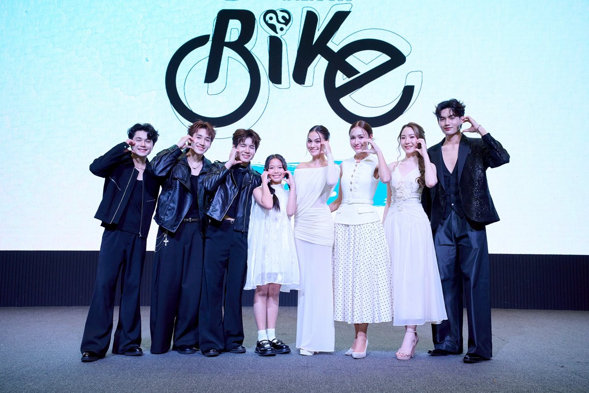 ParkkengChannel's tweet photo. ฟินส่งท้าย! “มาสุ-ตี๋” เสิร์ฟโมเมนต์ ชวน “แฟนคลับคนพิเศษ”รับชมตอนจบซีรีส์ในงาน “Love Like A Bike Final EP”
#lovelikeabike #ปั่นไปให้ถึงรัก
#MasuTee #มาสุตี๋
#masu_ms #TEeThanapon
#ta_nanakun #usnttr
#แดนนี่วิน #DannyWin
#danny_lcn #winthanat
อ่านเพิ่มเติม 🔗👉🏻 https://t.co/5g4O8XOWbQ