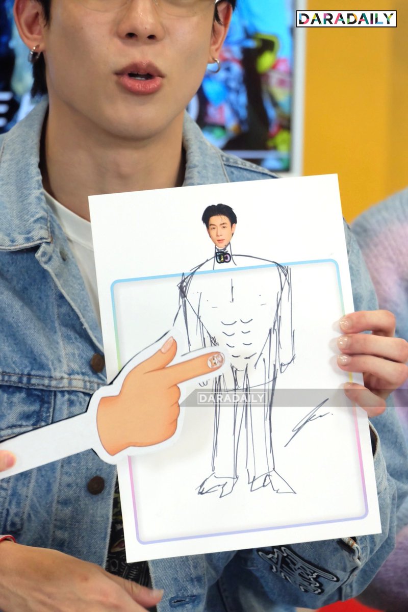 daradaily's tweet image. ฝีมือการวาดภาพของ 4 หนุ่ม “GELBOYS” แต่ละคนวาดน่ารักมาก แบ่งฝั่งกันอย่างชัดเจน 555555 🎨💅🏻🫟
.
.
#GELBOYS #GELBOYS_GOCUTEFARFAR #LOOKE #PIDEmonthapoom #NEWCHAYAPAK #PJmahidol #LEONBROCCO #daradaily #ดาราเดลี่ #ข่าวบันเทิง