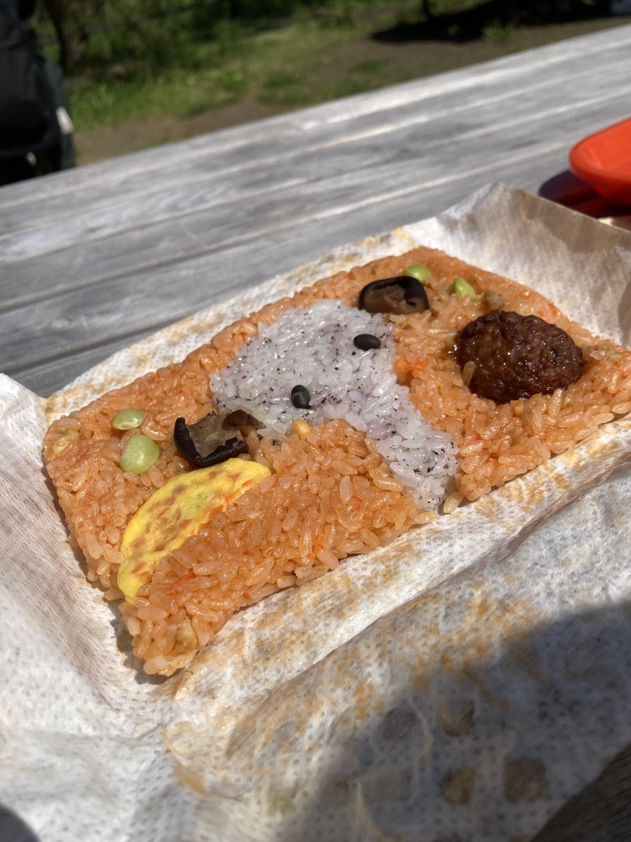 muck_c's tweet photo. 一週間で二度動物園に行ったのは初めて。オリジナルフードも満喫（お手てﾅｲﾅｲコアラのソフトクリームは2回食べた） https://t.co/Tl0ifwqzoh