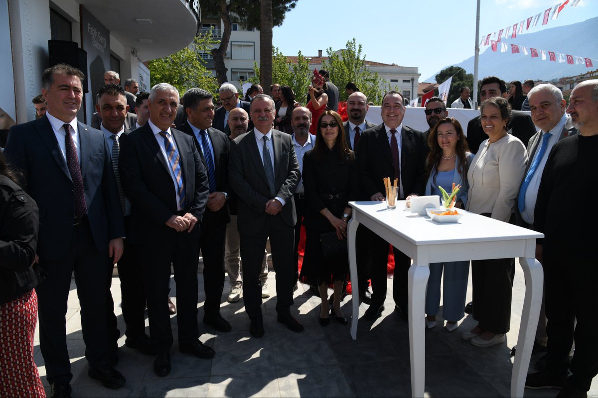Mesir Festivali kapsamında Manisa Büyükşehir Belediyemiz tarafından düzenlenen “Frida Kahlo’nun Günlükleri” sergisinin açılışına CHP Yunusemre İlçe Başkanımız Yalçın Arcak ile birlikte katıldık.

Sanatın evrensel diliyle buluştuğumuz bu anlamlı etkinlikte emeği geçen herkese