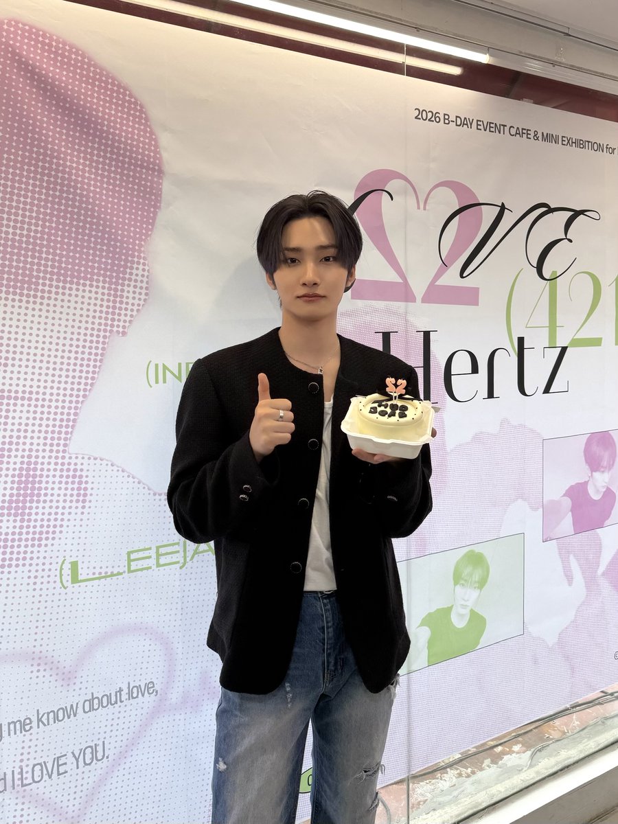 오랜만에 제니스 얼굴 봐서 너무 반가웠고 기분 좋은 하루를 보냈다. 올해도 잘 지내봐요. 정말 정말로 감사하고 사랑해요!💗🎂

#EPEX #이펙스 #JEFF #제프
#꽃처럼_피어난_제프의_날
#Born_To_Shine_Jeff