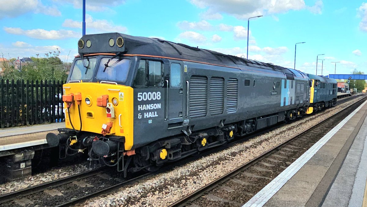 Harrod15S's tweet image. 31128 'Charybdis' &amp;amp; 50008 'Thunderer' through Swinton this morning working 0D97 Burton OT Wetmore to Knottingley TMD #class31 #class50 #trains #Swinton