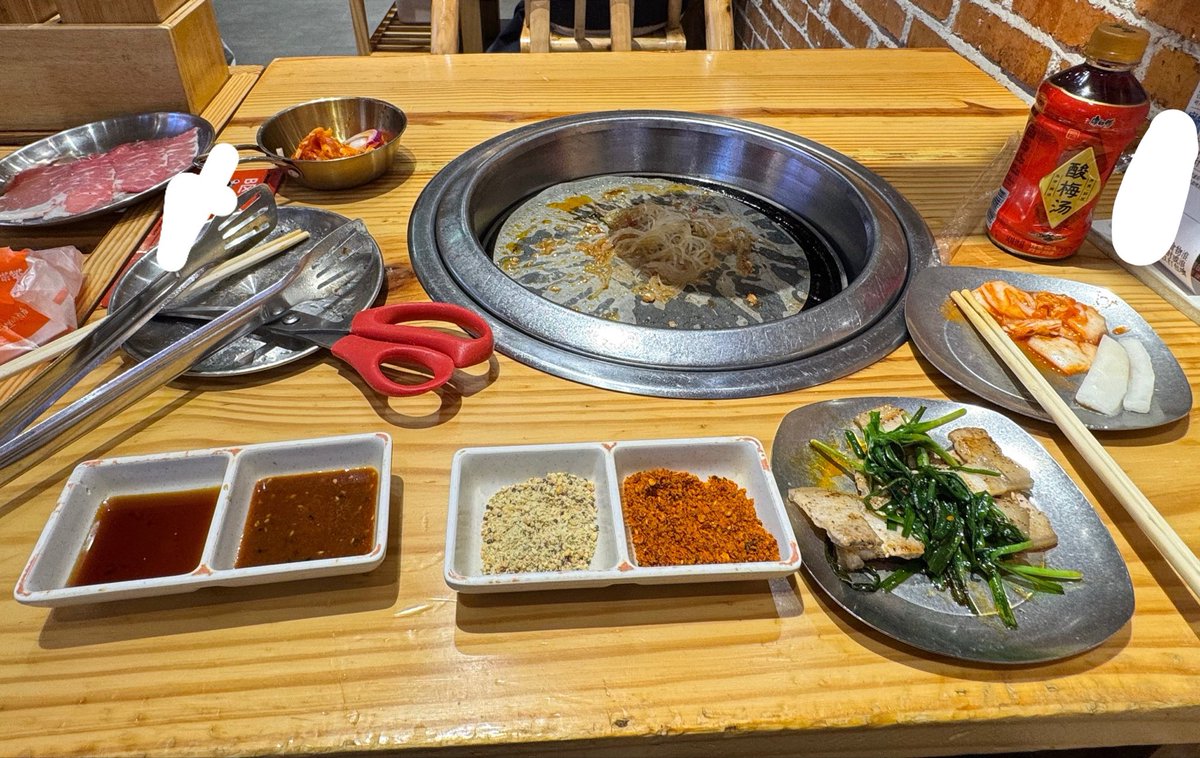 SnowFoxy tweet media