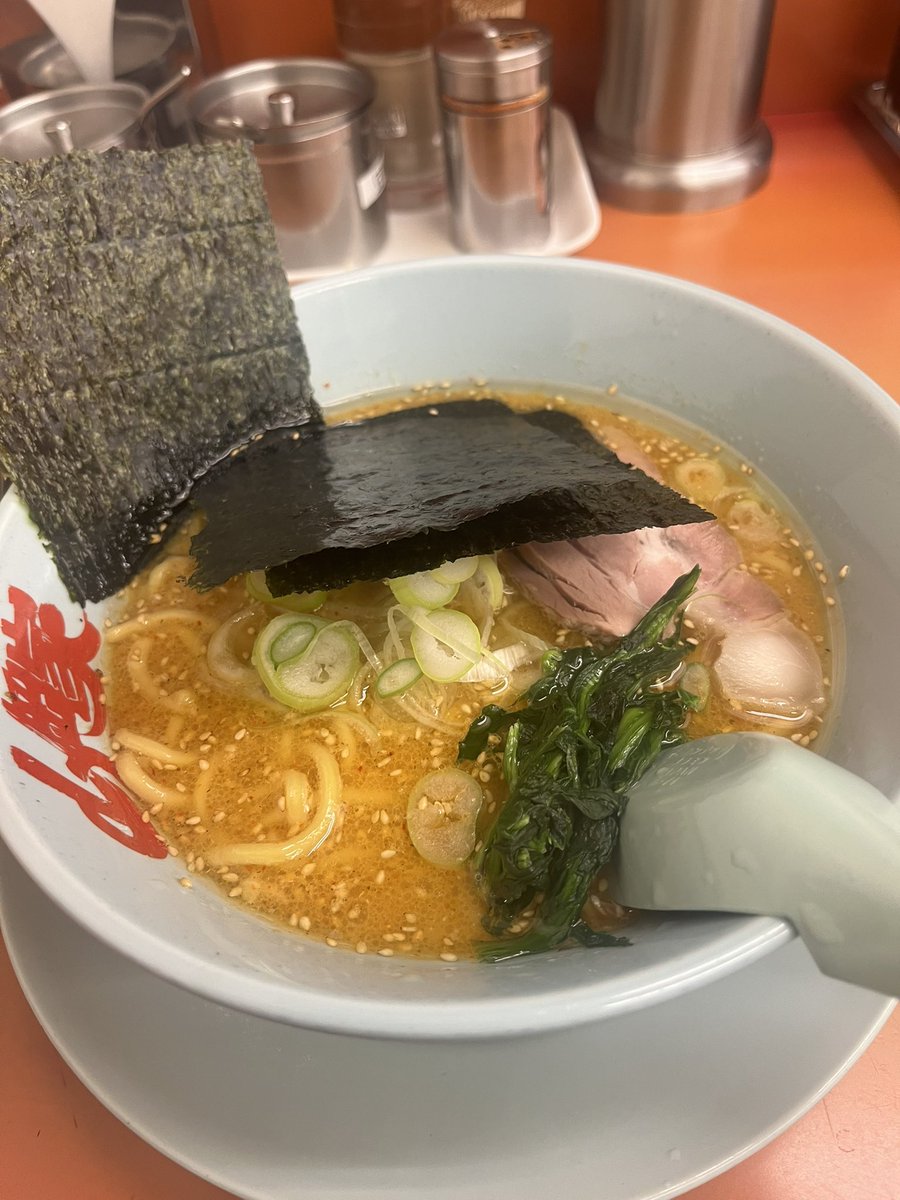 エメループ tweet media