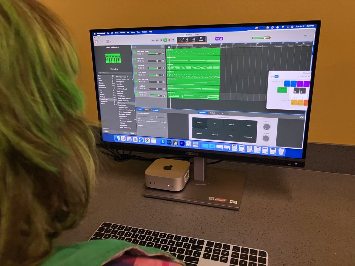 TECCWAVP's tweet image. AV Production students are exploring foundational music concepts by composing their own tracks using GarageBand. 🎹📷@LewisvilleISD @lisdcte @TECCwest #CTE #careerandtechnicaleducation #AVproduction #AudioMixing #GarageBand #MusicProduction #SoundMixing