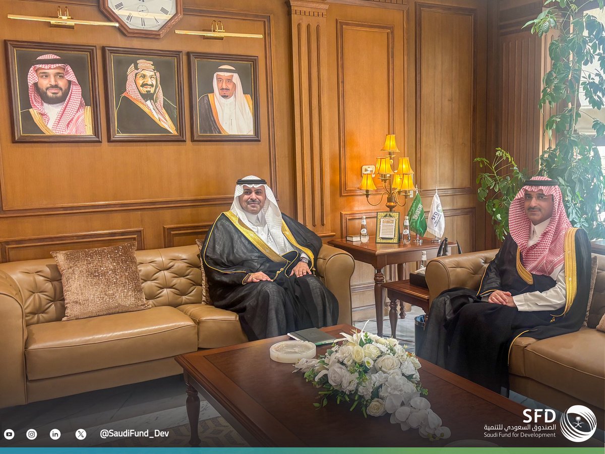 SaudiFund_Dev's tweet photo. #الرياض | استقبل سعادة الرئيس التنفيذي لـ #الصندوق_السعودي_للتنمية أ.سلطان المرشد، في مقر الصندوق؛ سعادة سفير خادم الحرمين الشريفين لدى الجمهورية اللبنانية أ.فهد بن عبدالرحمن الدوسري. وجرى خلال اللقاء؛ الاطلاع على جهود الصندوق الإنمائية في تمويل المشروعات والبرامج التنموية.

#نزدهر_معًا
