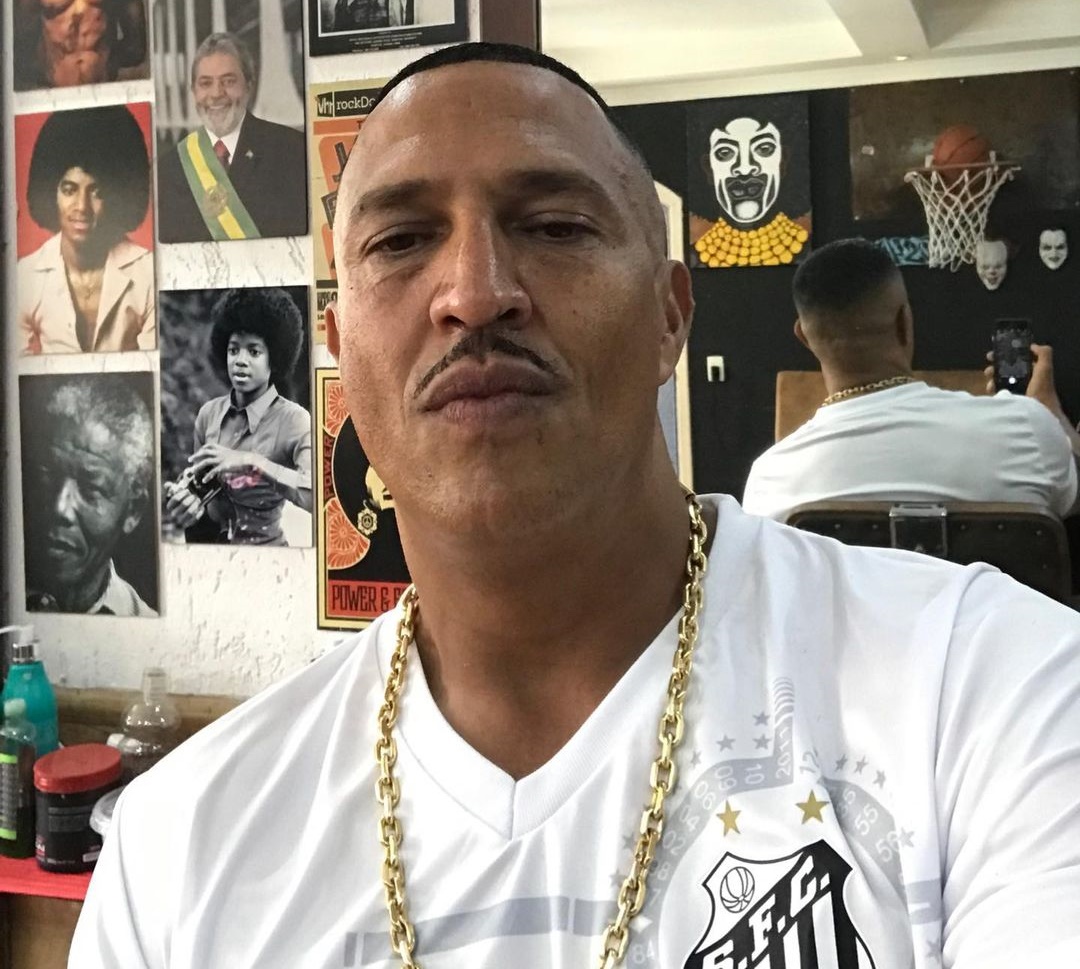 Hoje, Mano Brown faz 56 anos. O rapper se consagrou pelo trabalho com o Racionais MC's, junto de Ice Blue, Edi Rock e KL Jay. Dedicou-se ainda a uma carreira solo que explora estilos como soul e funk americano.

Qual a sua música favorita do Racionais?