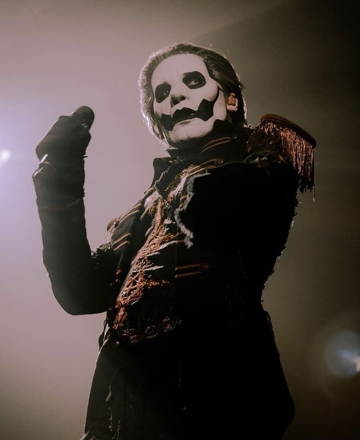 𝔧𝔬𝔥𝔫𝔫 tweet media